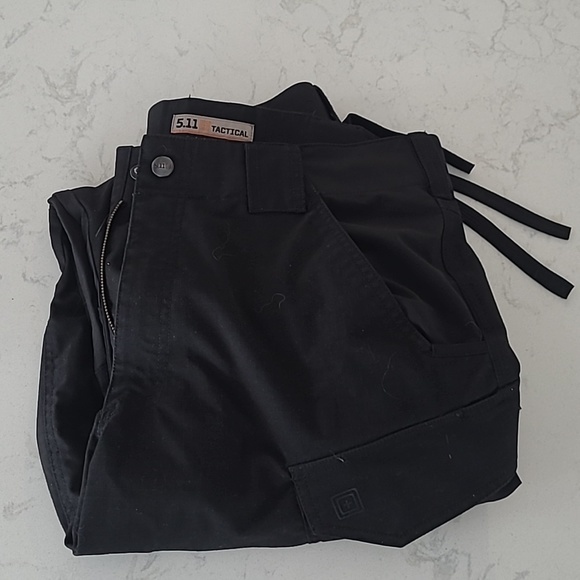 Excellent used condition 5.11 tactical pants - Picture 1 of 4